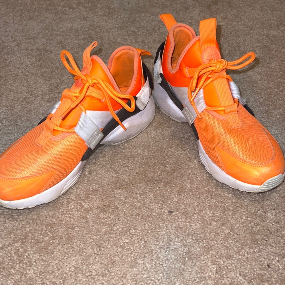 Nike Tennis Shoes